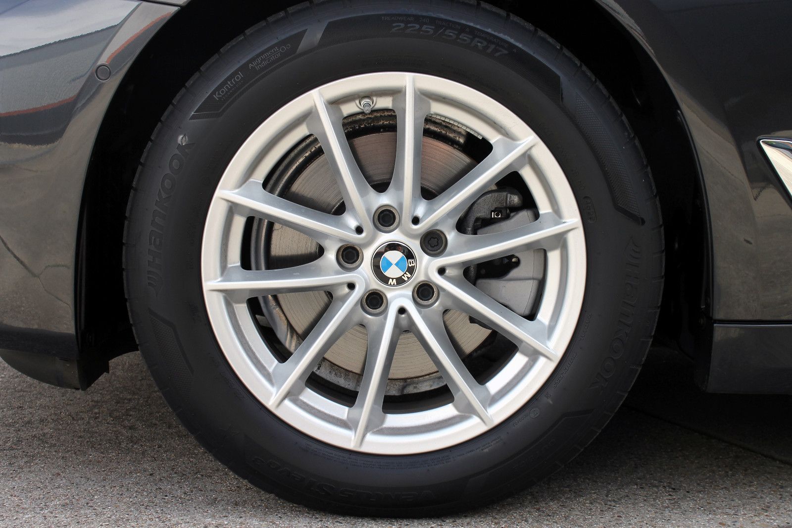 Fahrzeugabbildung BMW 520d Touring Aut. LED ACC KAM PANO HUD AHK StHz