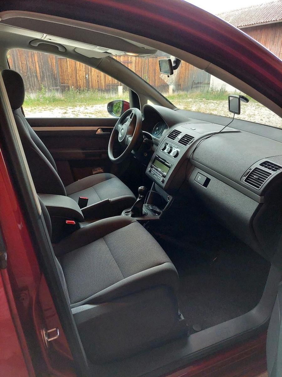 Volkswagen Touran 2011 — photo 6