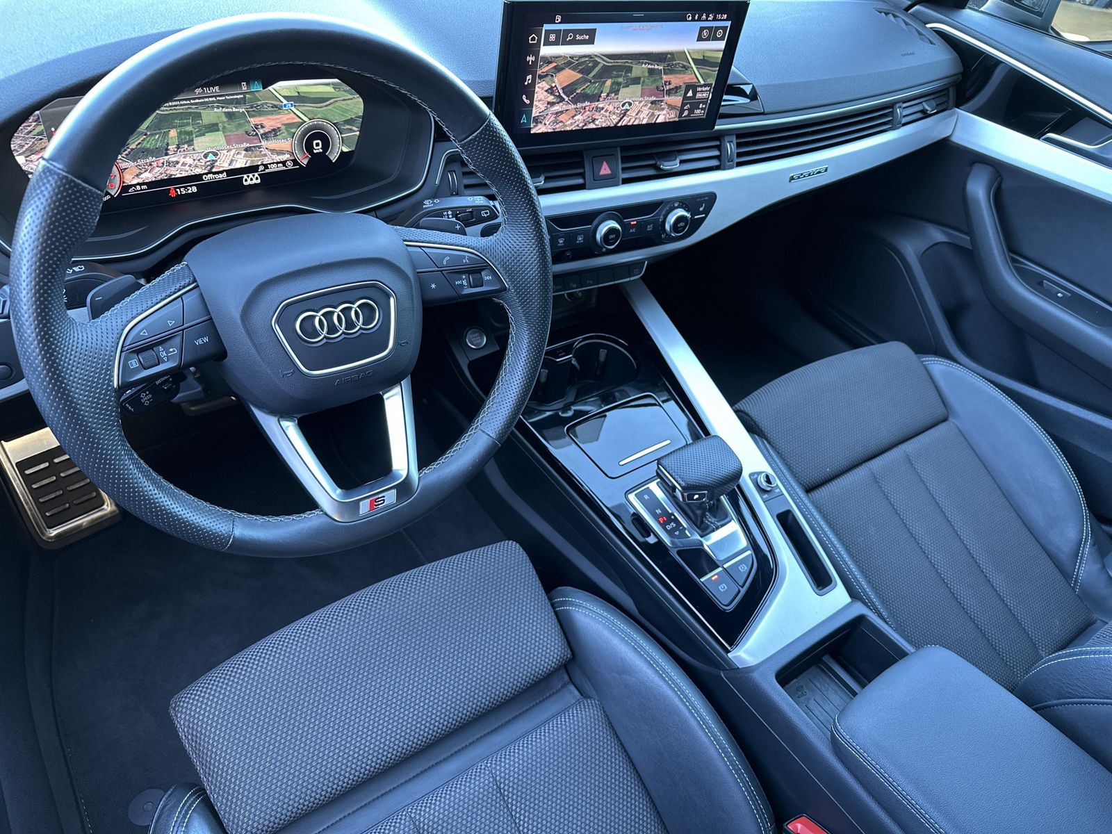 Fahrzeugabbildung Audi A4 Avant 40 TFSI Qu S-Line Black NAV+LED+AHK+360