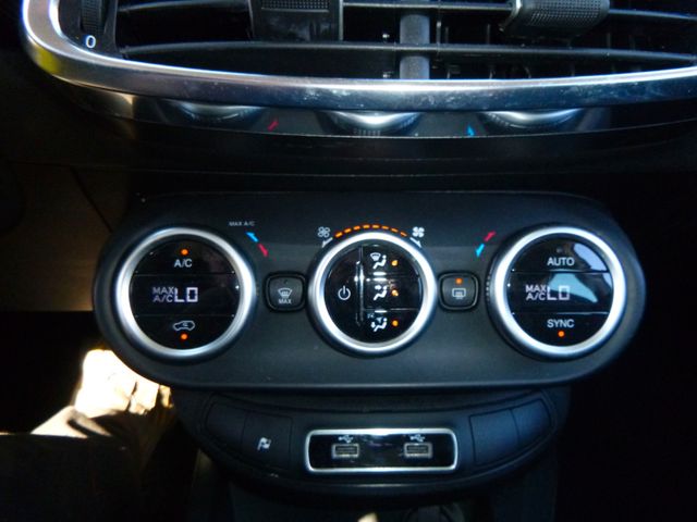 Fahrzeugabbildung Fiat 500X Cross >Automatik/Teilleder<