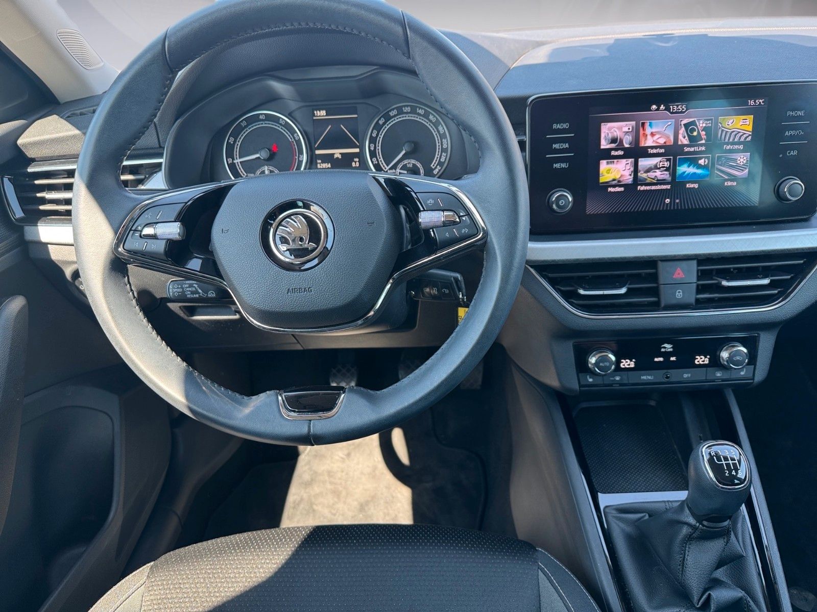 Fahrzeugabbildung SKODA Kamiq Ambition Tour 1.5 TSI