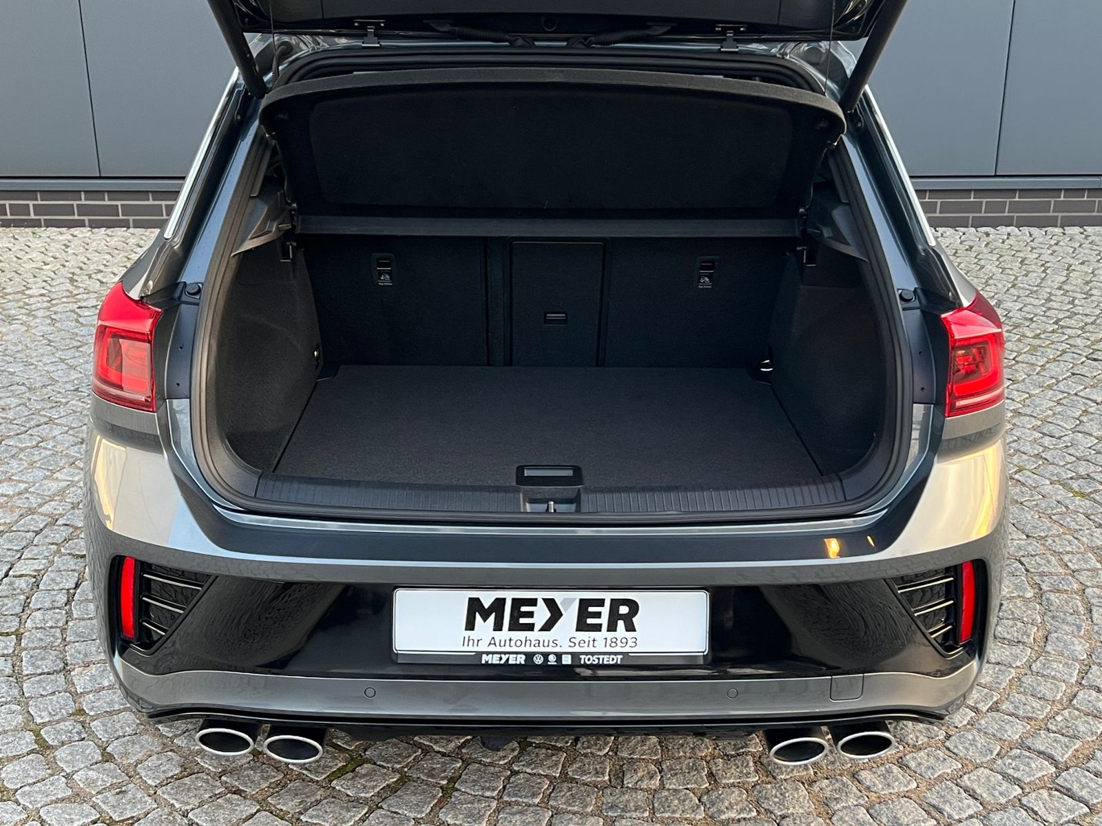 Fahrzeugabbildung Volkswagen T-Roc R 2.0 TSI DSG 4MOTION*AHK,Leder,Navi,Rückf