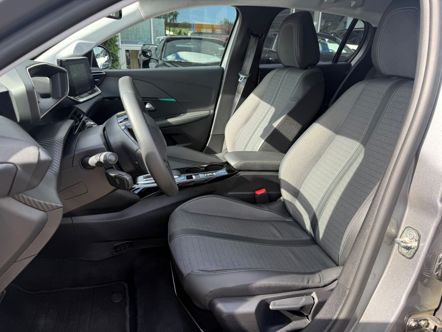 Fahrzeugabbildung Peugeot 208 -e Allure Pack SHZ+Kamera+11KW Schnelllader