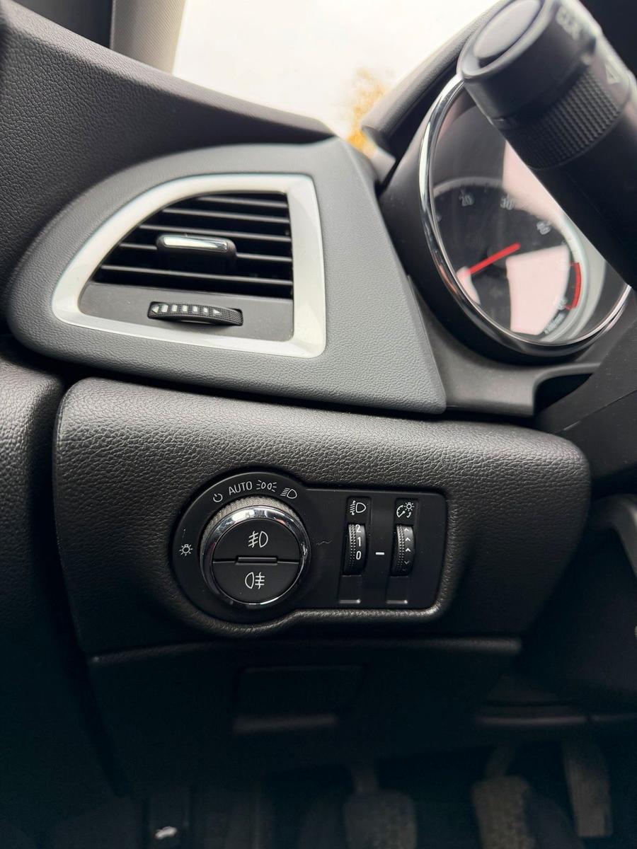 Opel Astra 2015 — фото 14