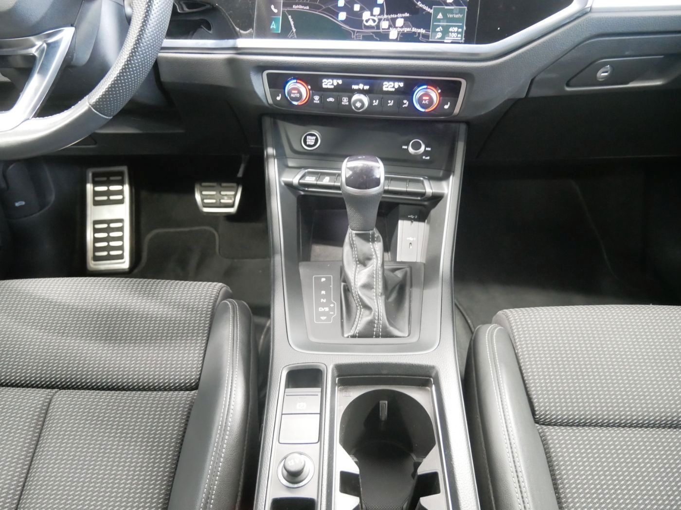 Audi Q3 Sportback 40 TDI quattro S line MATRIX PANO foto 12
