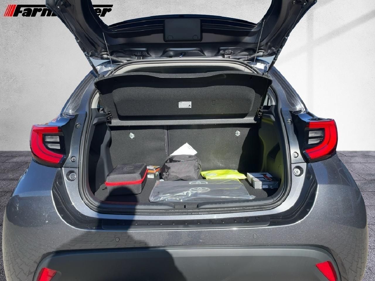 Fahrzeugabbildung Toyota Yaris Hybrid 116PS Team D + Safety + Comfort