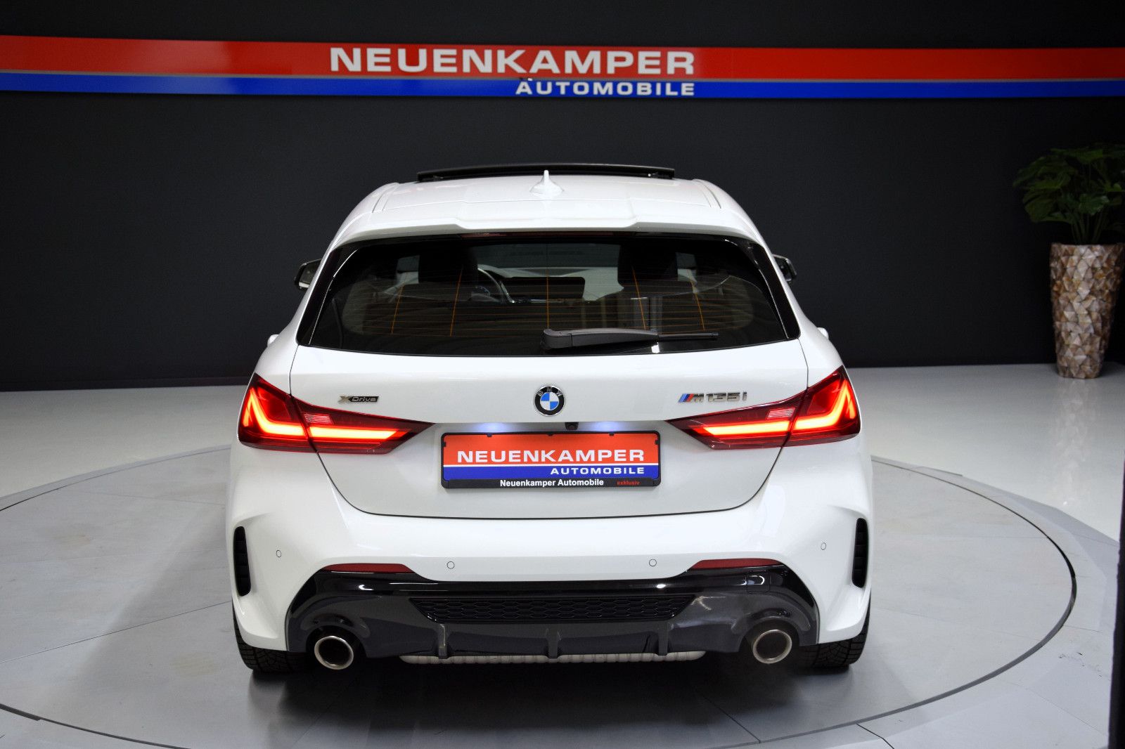 Fahrzeugabbildung BMW M135 i xDrive Panorama ACC harman/kardon HeadUp