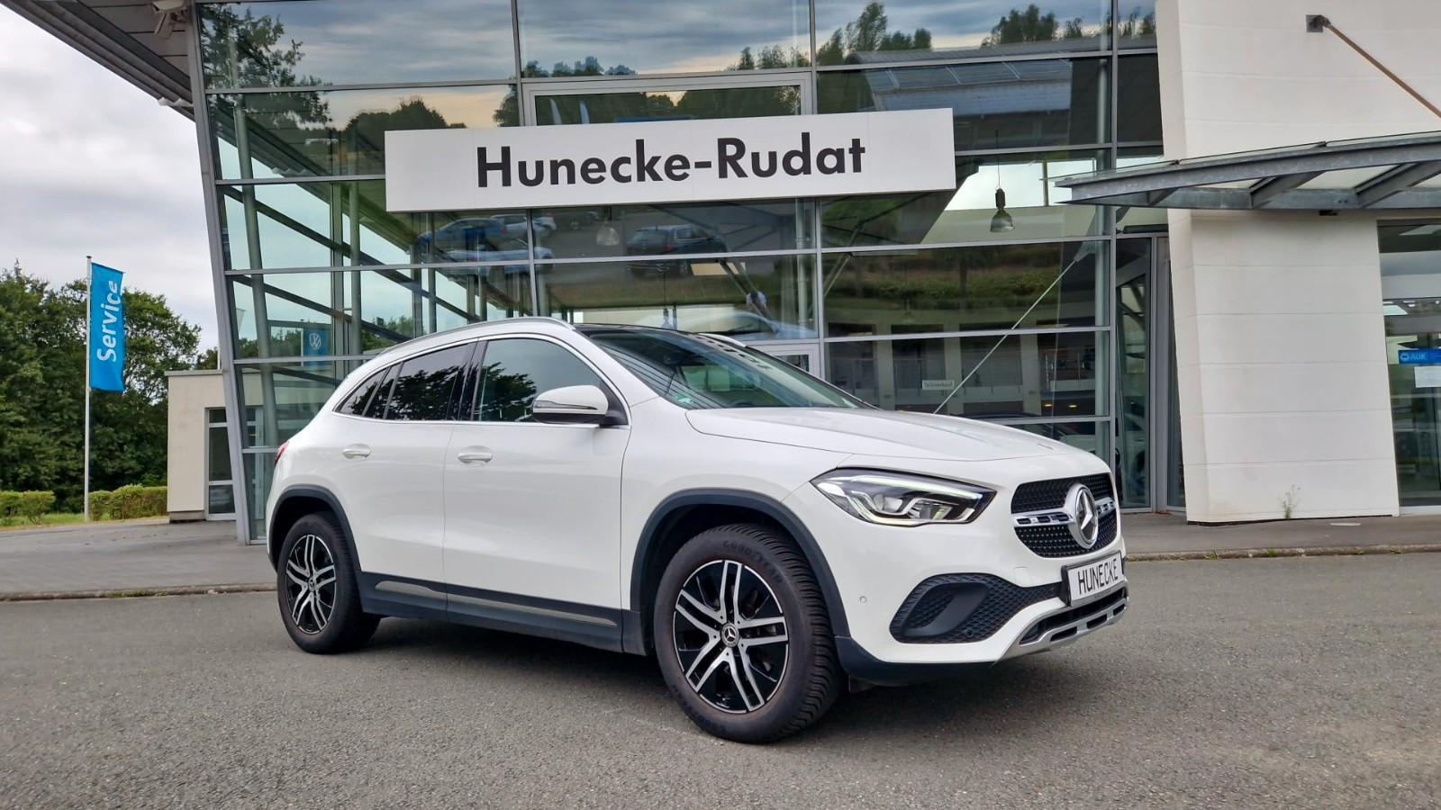 Mercedes-Benz GLA 200 d Progressive AHK Pano LED