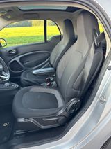 Smart EQ ForTwo coupé 60kW in silber 22kW Schnelllader - Smart