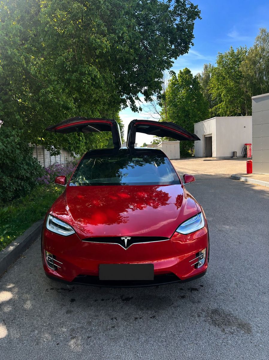 TESLA Model X
