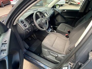 Volkswagen Tiguan - 10