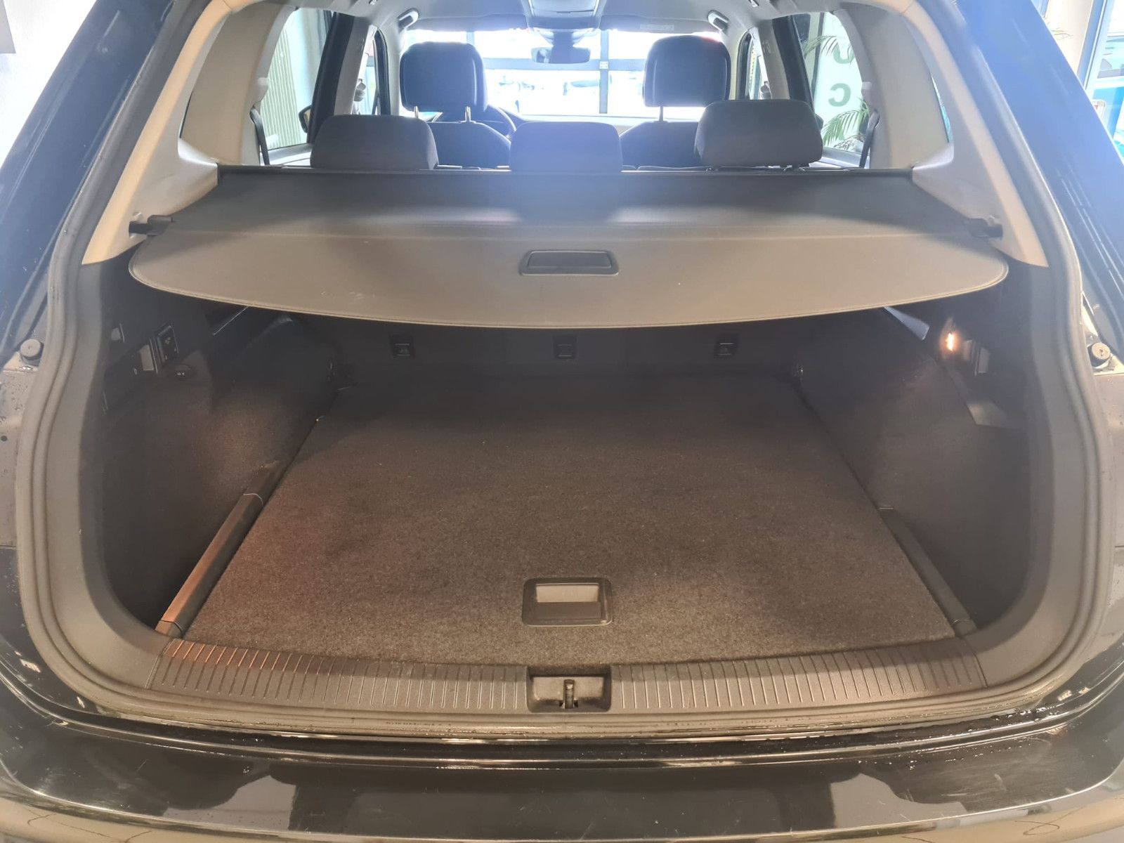 Fahrzeugabbildung Volkswagen Tiguan Allspace Comfortline 4Motion / NAVI / AHK