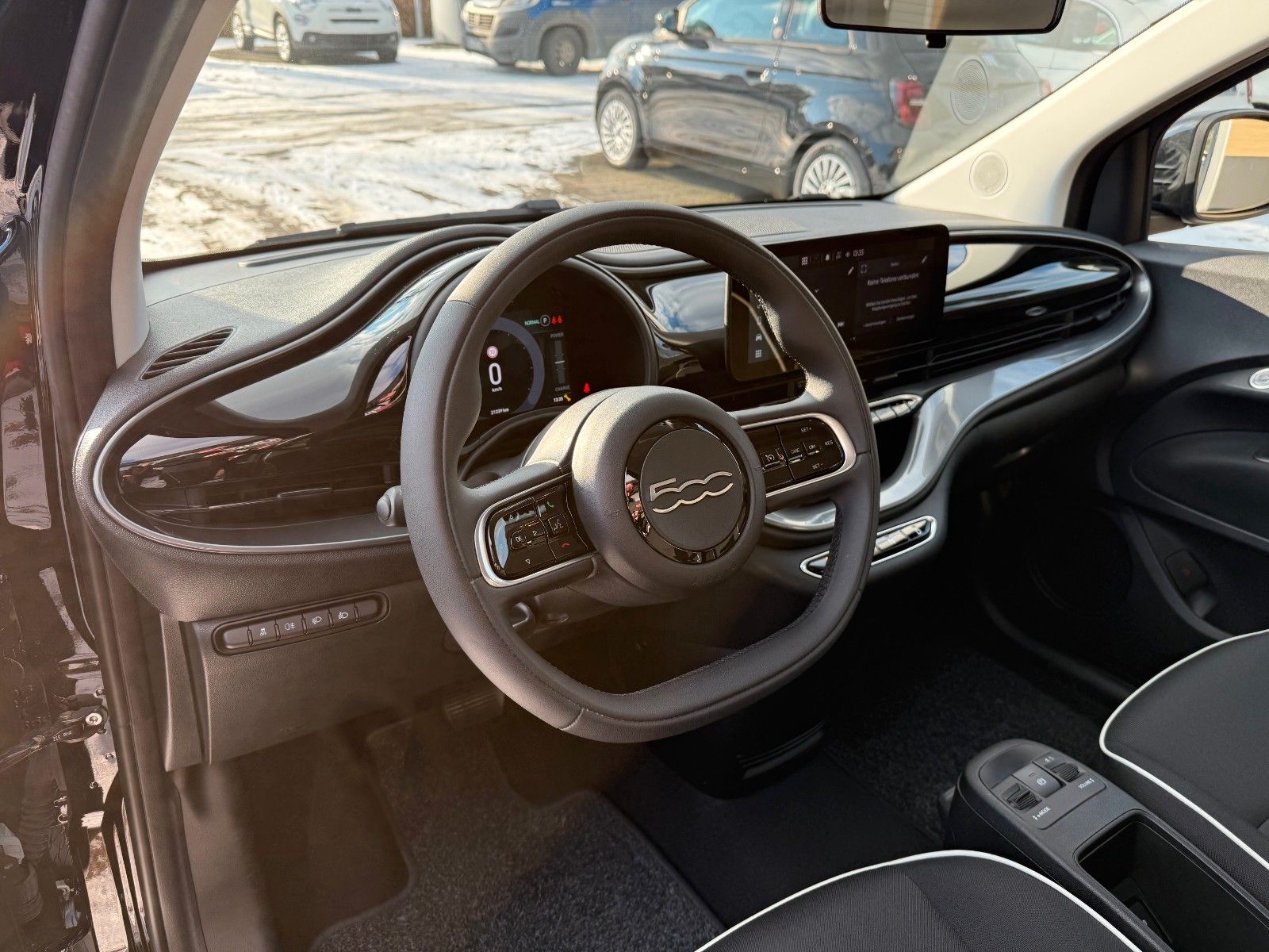 Fahrzeugabbildung Fiat 500e Apple CarPlay /Android Auto Touch Klima USB