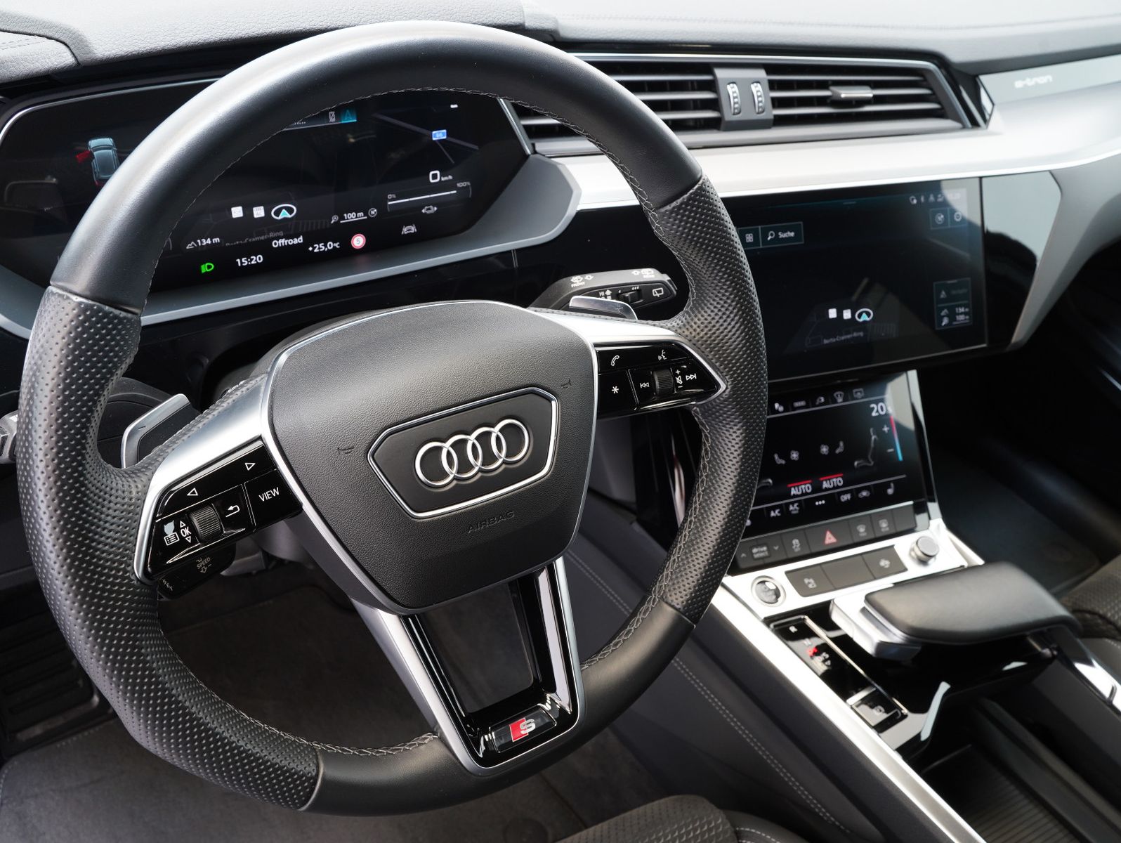 Fahrzeugabbildung Audi e-tron 55 quattro 2x S line MATRIX/B&O/AHK/SOH