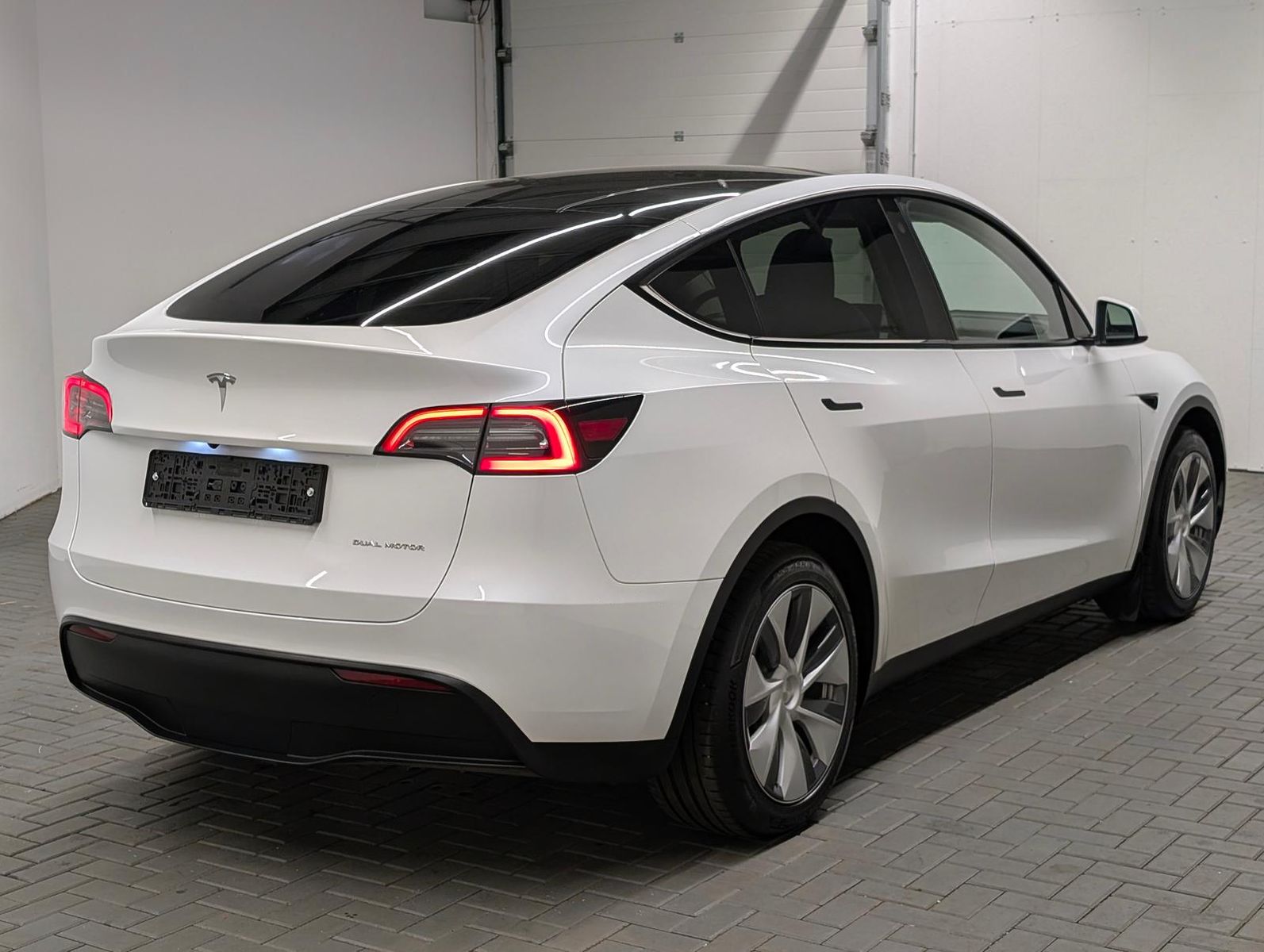 Tesla Model Y AWD Long Range Matrix Pano Navi SHZ Kam foto 4