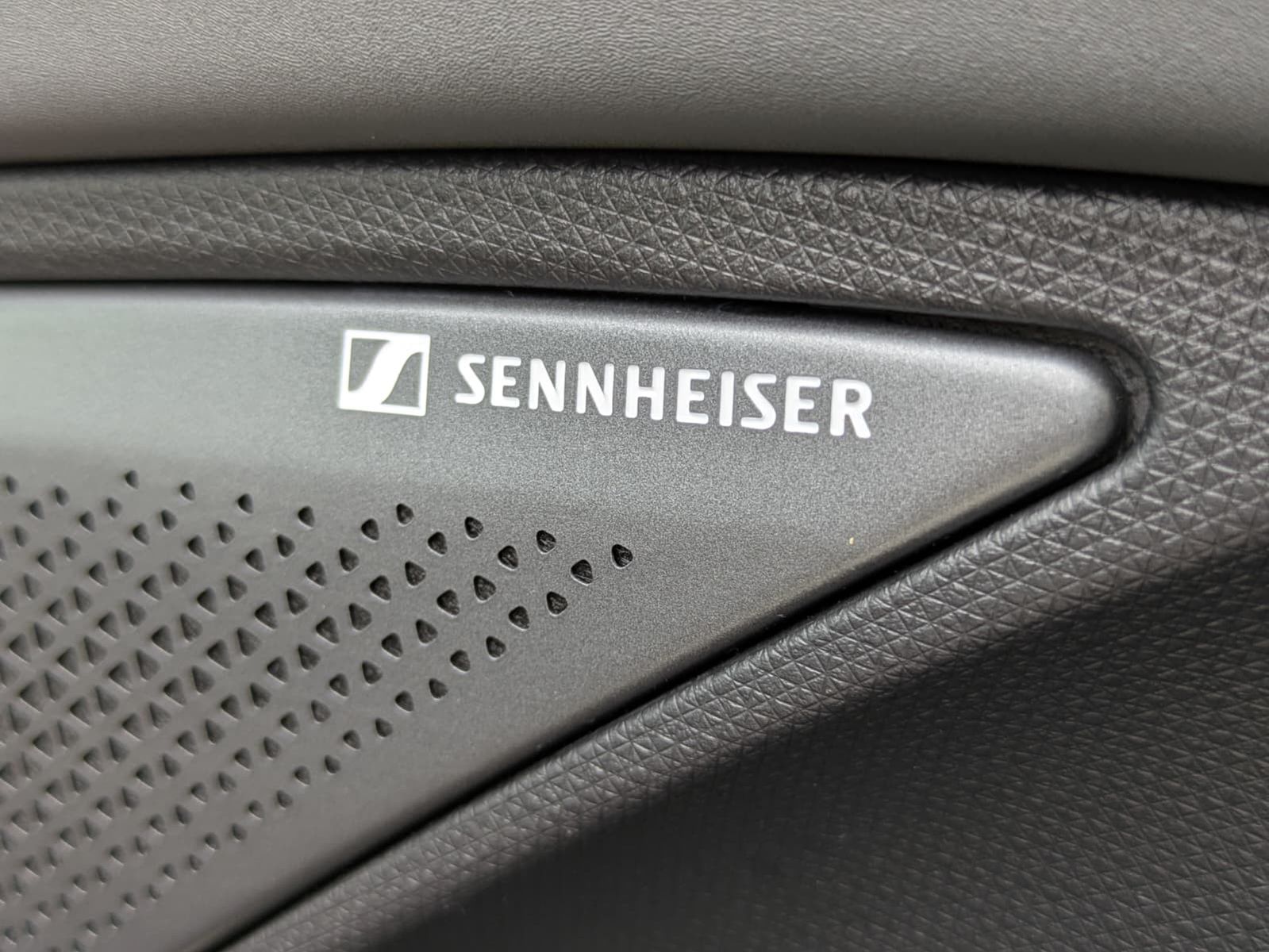 Fahrzeugabbildung CUPRA Terramar 2.0 TSI 4D VZ HUD*MATRIX*PANO*DCC*20"