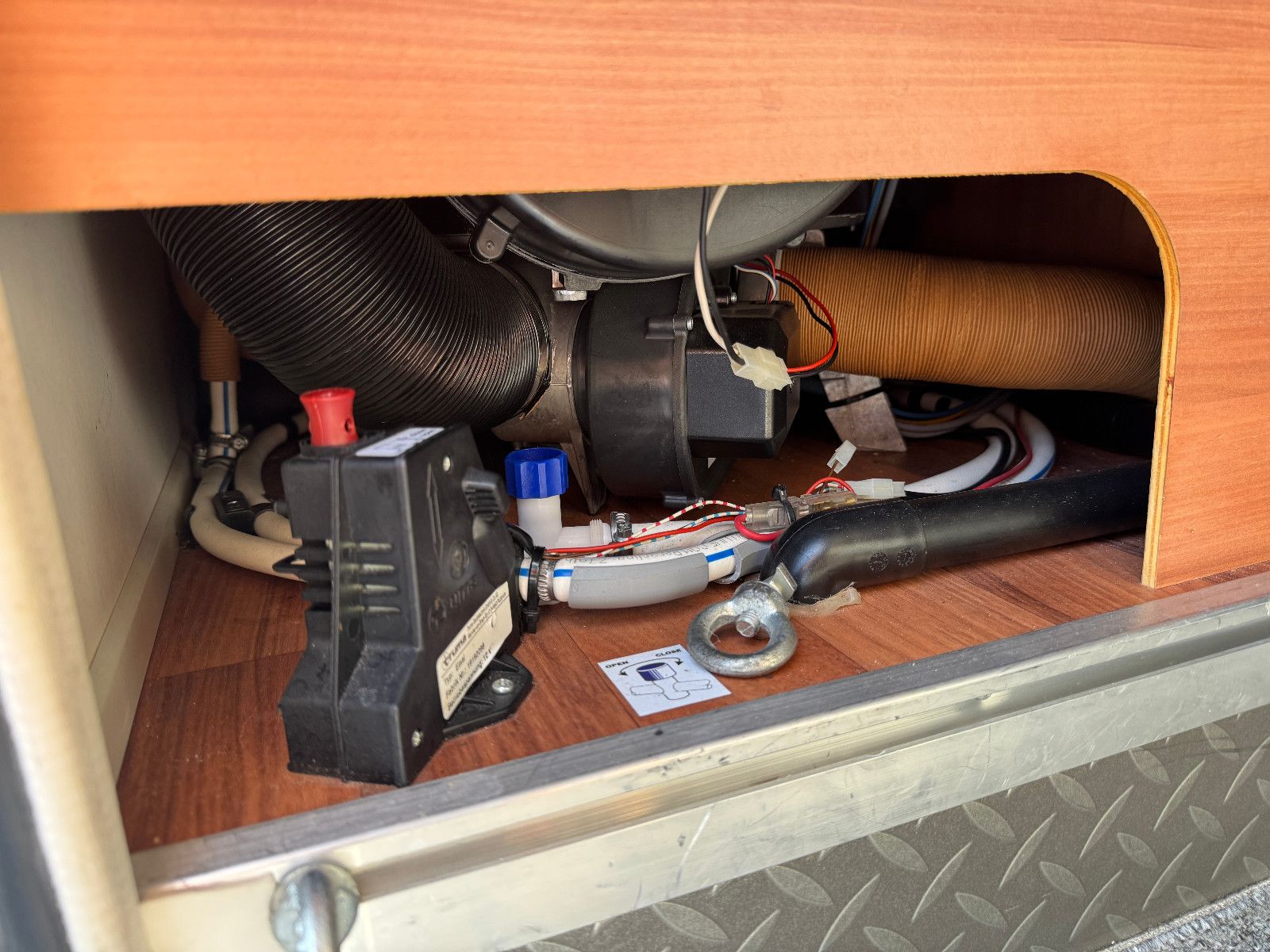 Fahrzeugabbildung HYMER / ERIBA / HYMERCAR Van 512 SILVERLINE FORD TRANSIT SOLAR TV KAMERA