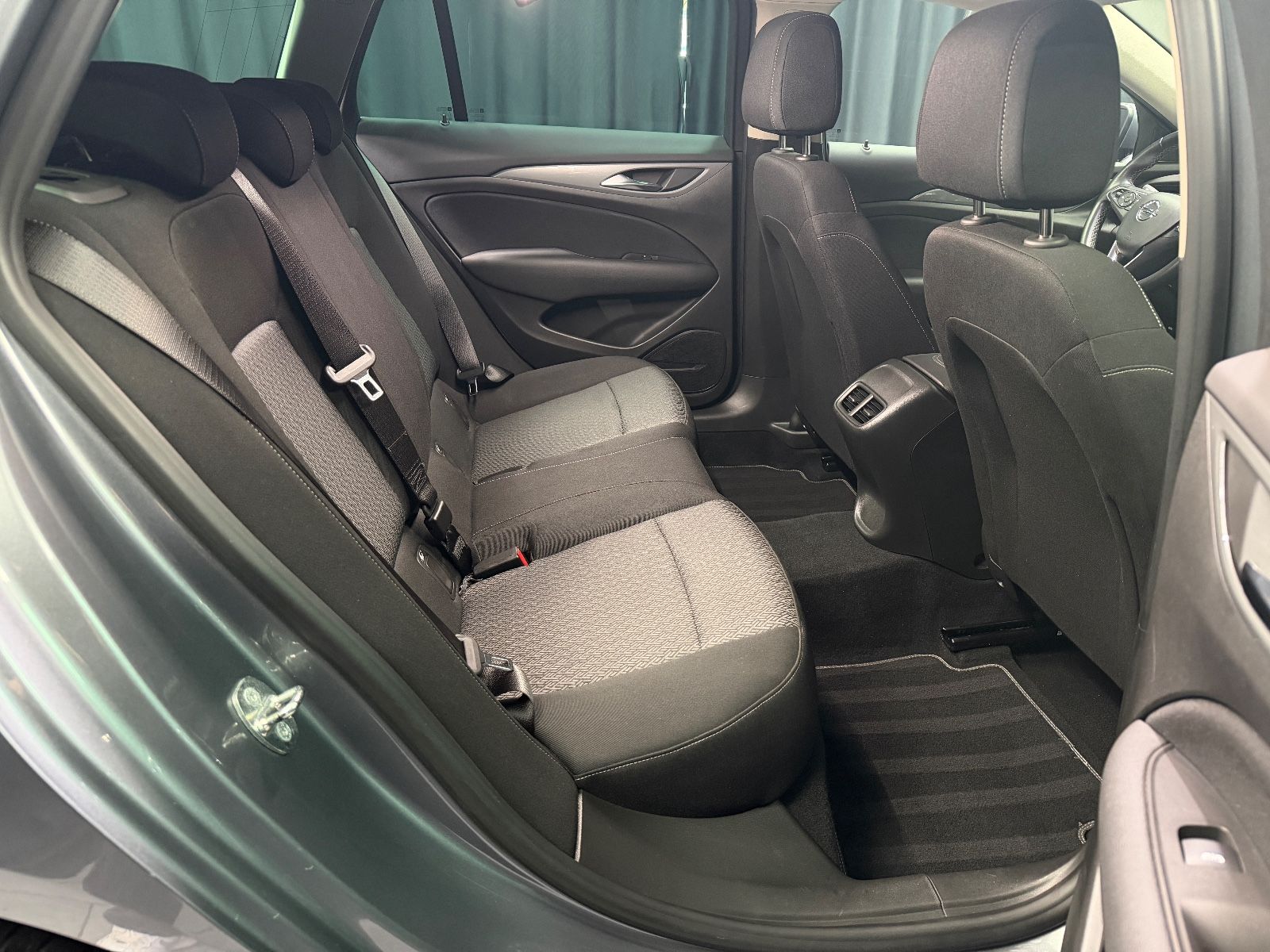 Fahrzeugabbildung Opel Insignia B Sports Tourer Edition|AUTOMATIK|NAVI