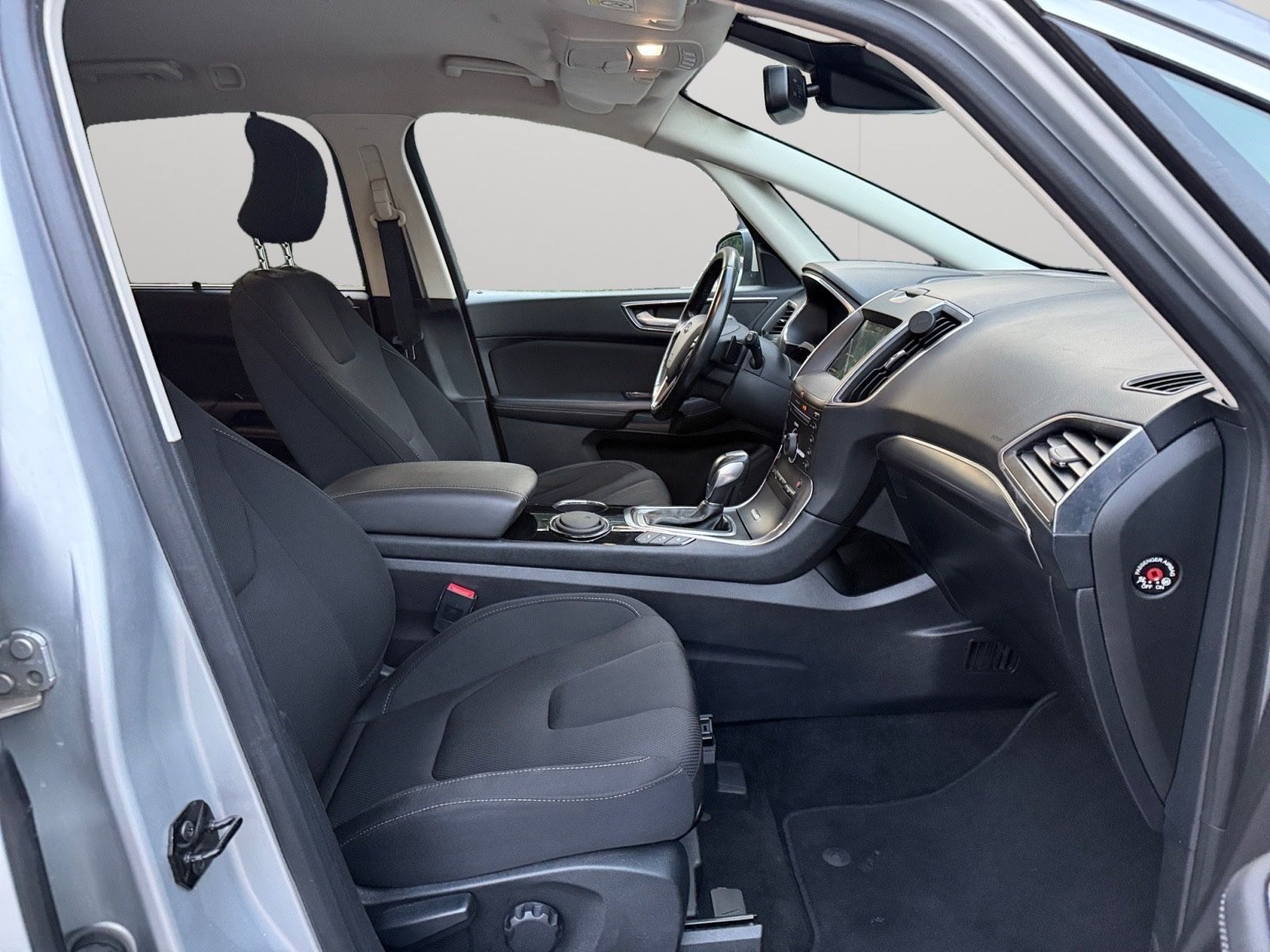 Fahrzeugabbildung Ford S-MAX Titanium/LED/AHK/7-Sitzer/8.Fach/Automatik