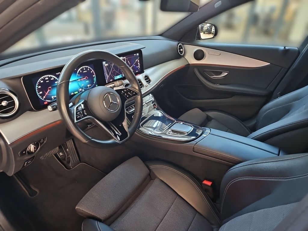 Fahrzeugabbildung Mercedes-Benz E 300 deT 4M AMG Distronic+ LED SHZ 360° Ambie.