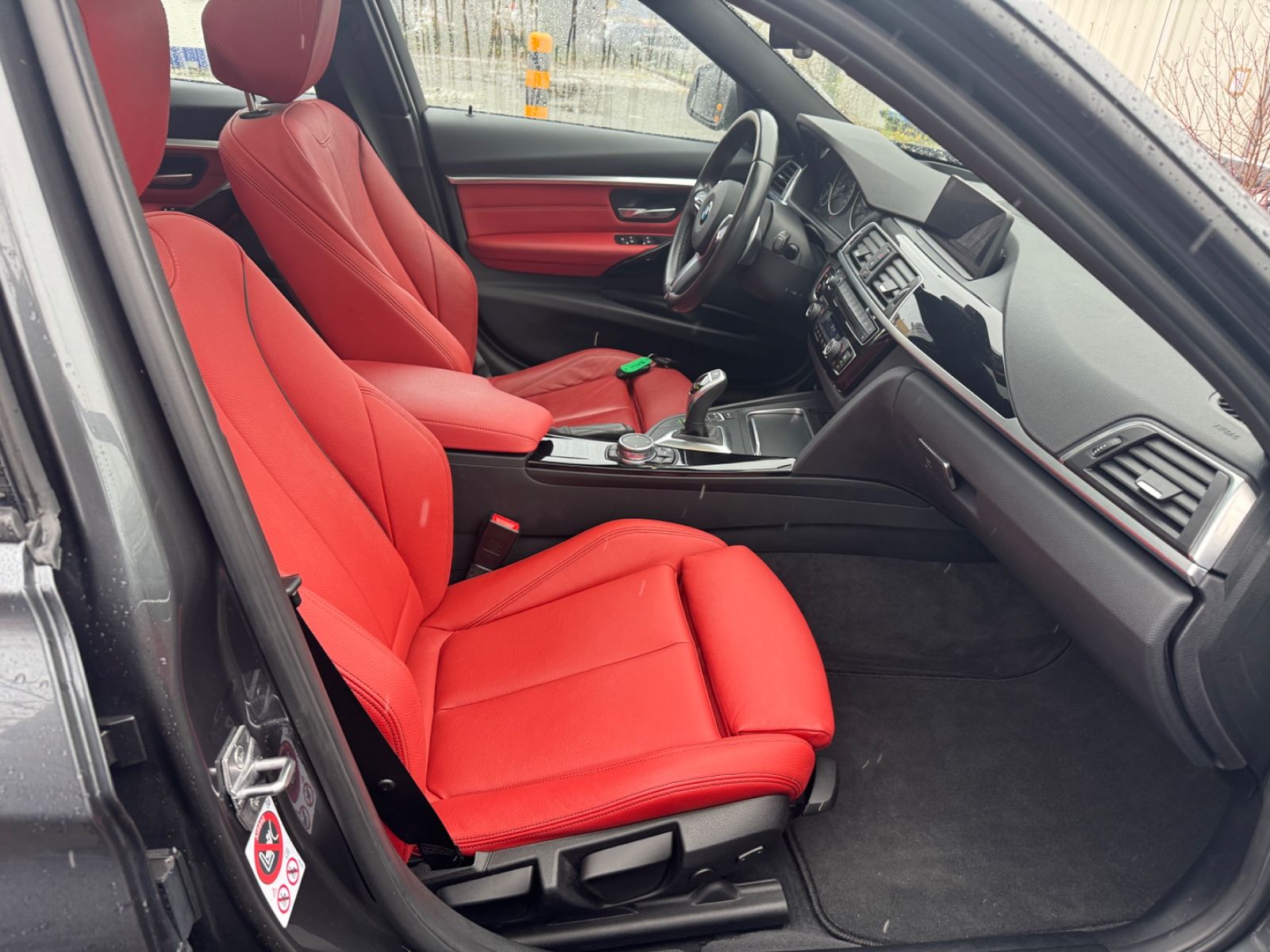 Fahrzeugabbildung BMW 330 xDrive Sport Line erst37000km+Panorama+HUD