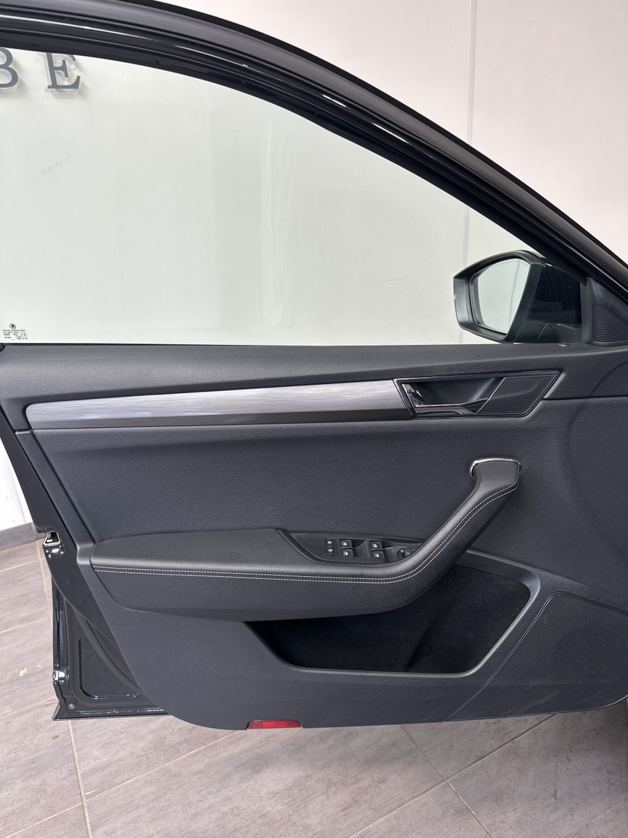 Fahrzeugabbildung SKODA Superb 2.0 TDI DSG Style NAV+MATRIX+AHK+ACC+VC