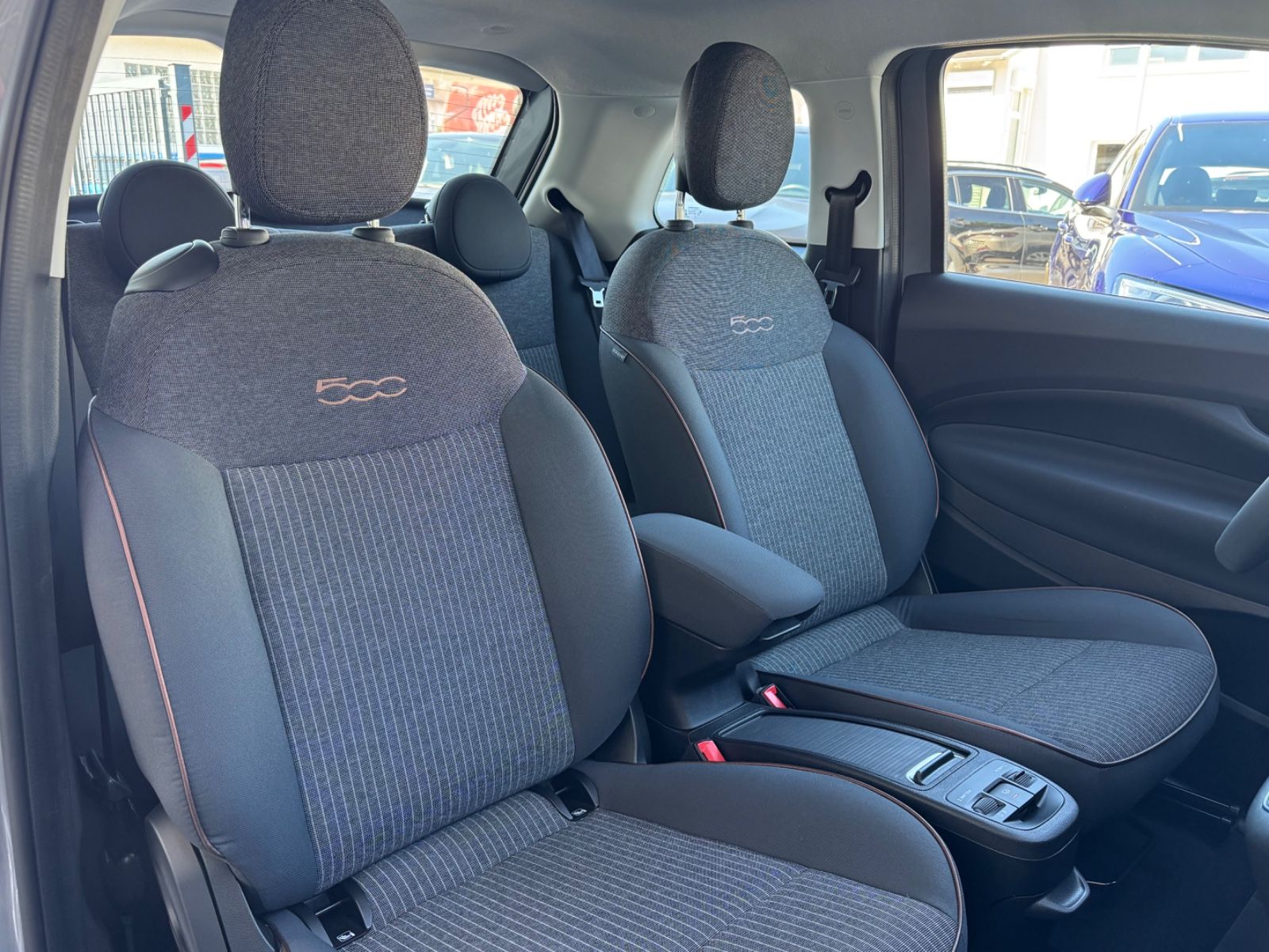 Fahrzeugabbildung Fiat 500 e Icon/42 kWh/Navi/R-Cam/ACC*CarPlay/SHZ/