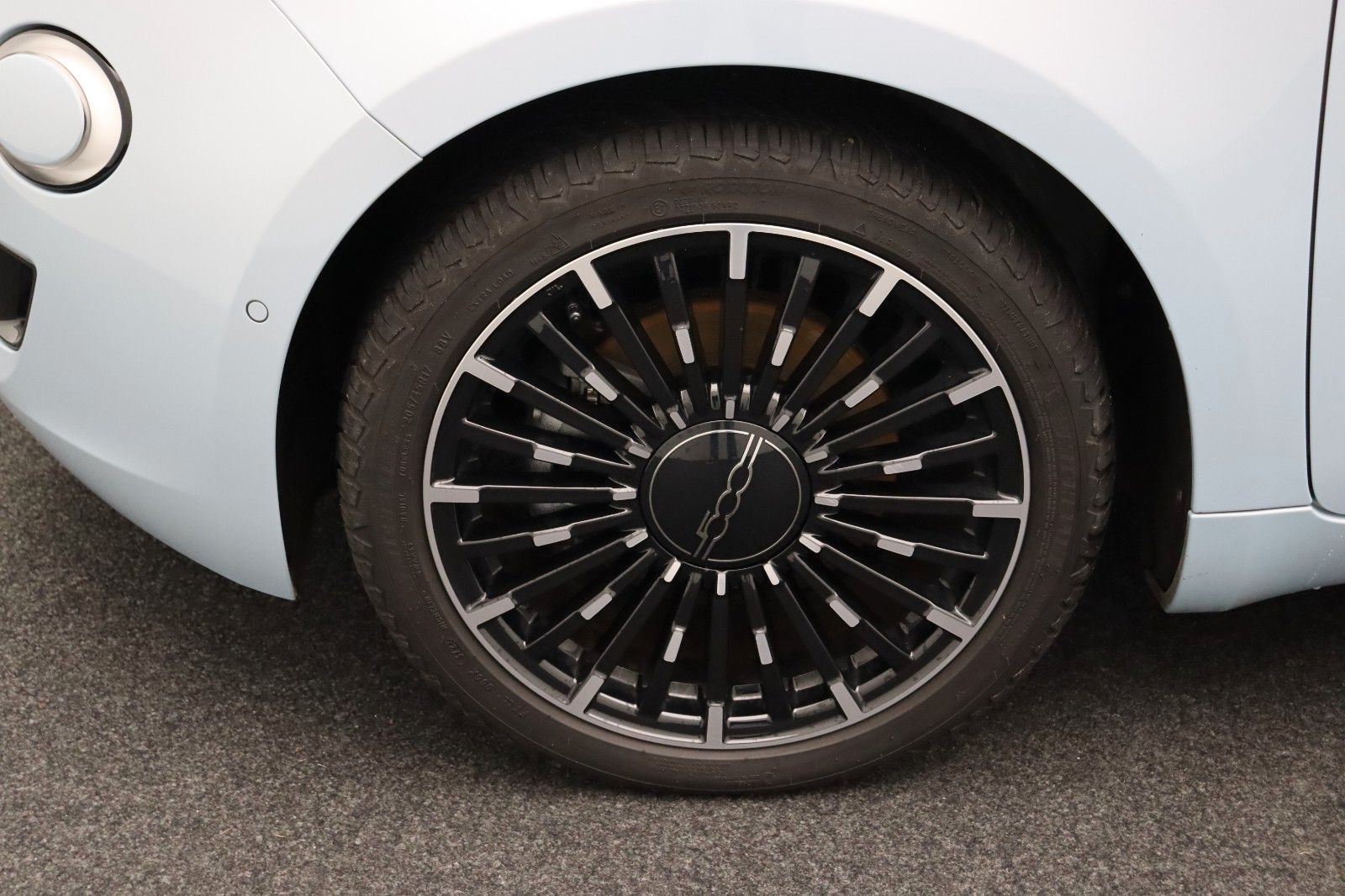 Fahrzeugabbildung Fiat 500e La Prima