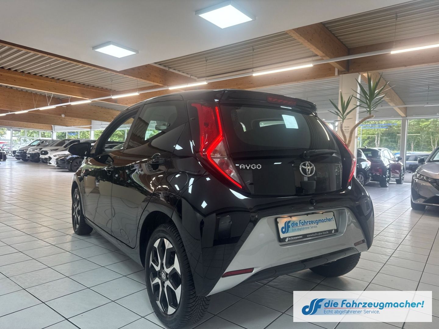 Fahrzeugabbildung Toyota Aygo X-Play Team D 1.0 EU6d Apple CarPlay Androi