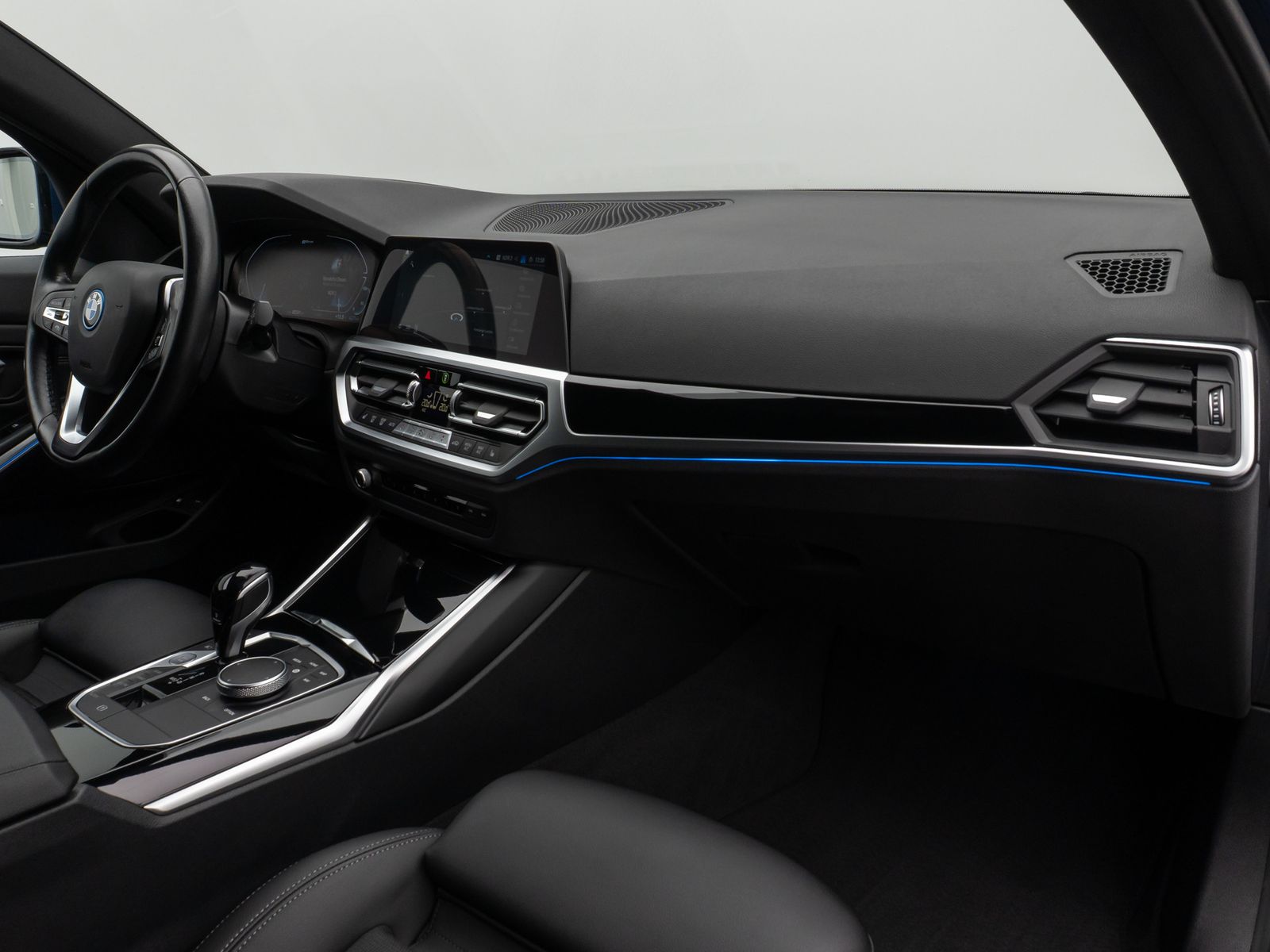 Fahrzeugabbildung BMW 330e Sport Line Kamera Laser HUD DAB Komfort