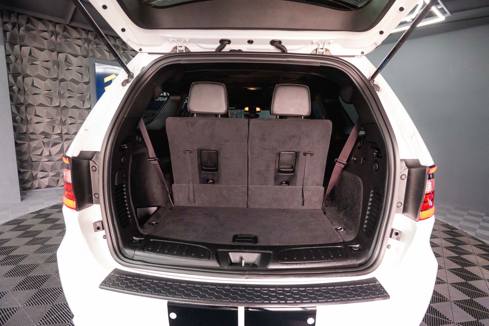 Fahrzeugabbildung Dodge Durango 5.7 V8 R/T SRT 4x4 Night-Paket Modell 22