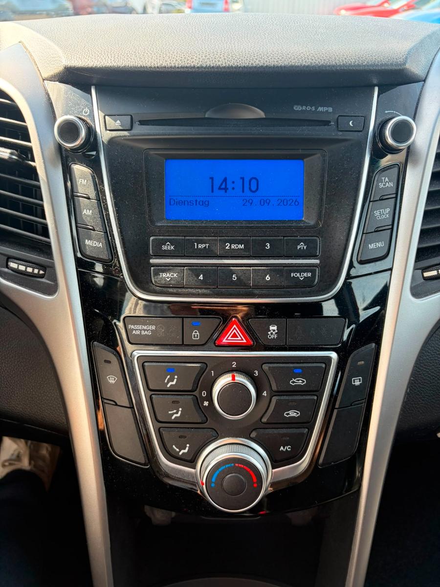 Hyundai i30 2015 — photo 15