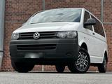 Volkswagen T5 Caravelle 9 Sitzer Klima PDC AHK - weiße Volkswagen T5 Caravelle