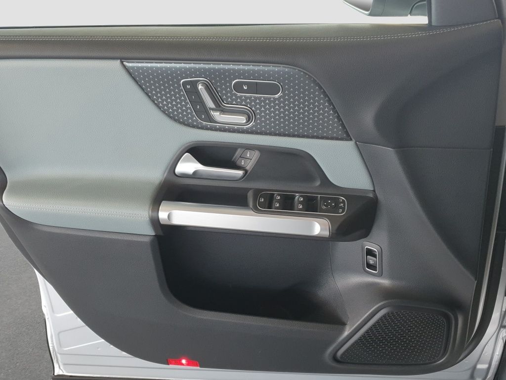 Fahrzeugabbildung Mercedes-Benz GLB 220 4MATIC Night Paket*MULTIBEAM*Kamera