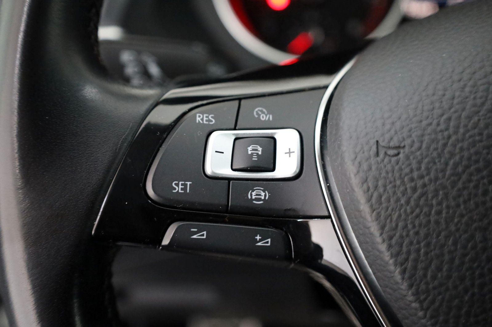 Fahrzeugabbildung Volkswagen Tiguan Join Navi,LED,ACC,SH,PDC,abn. AHK