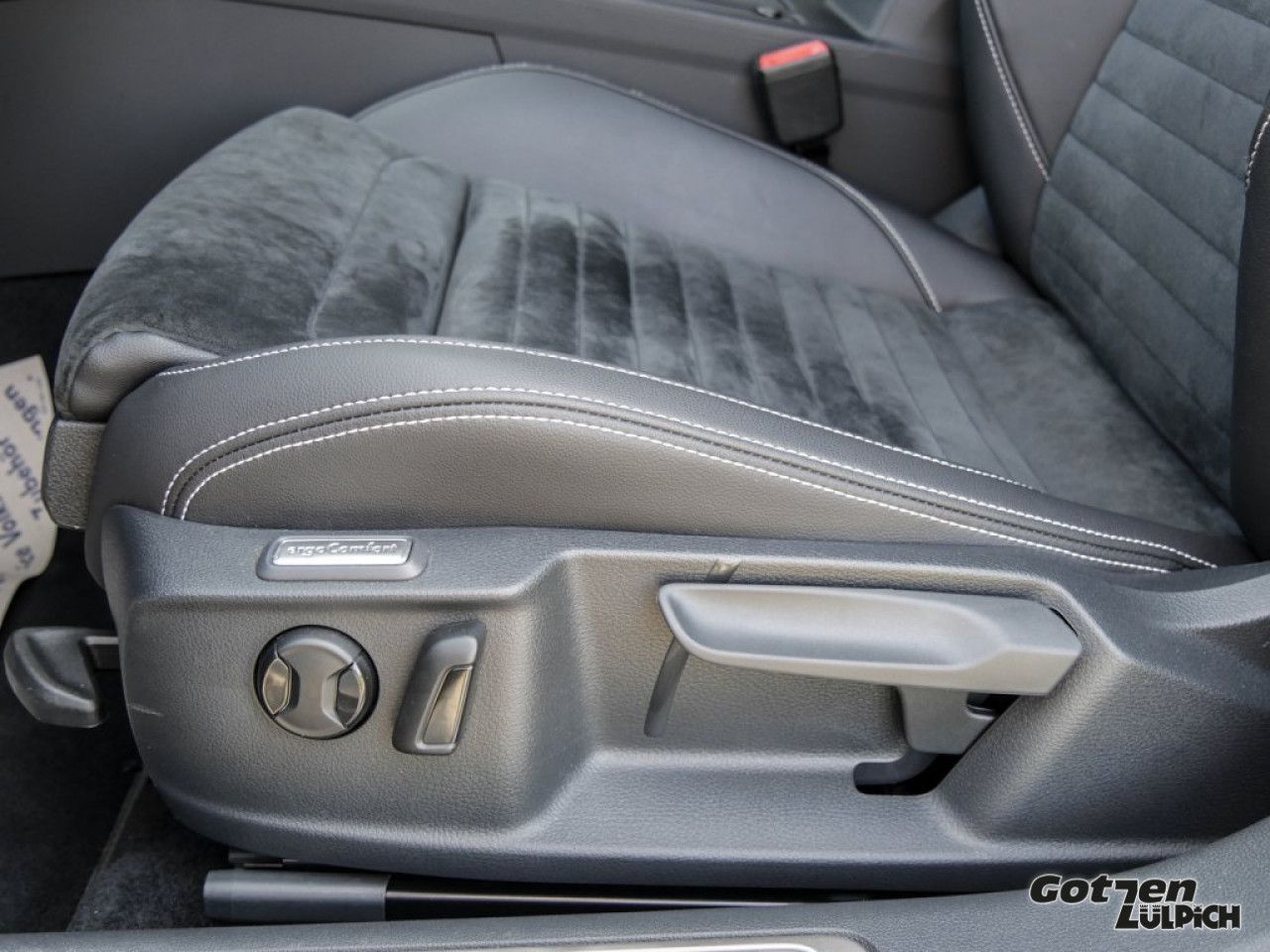 Fahrzeugabbildung Volkswagen Passat Variant Elegance 2.0 TDI DSG AHK LED Navi