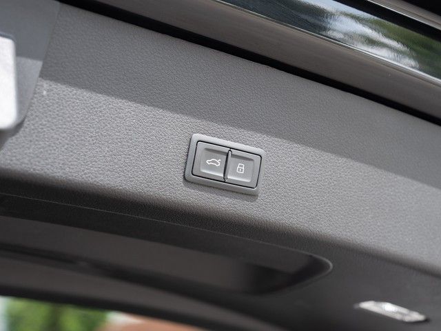 e-tron 50 quattro S line LUFTFEDERUNG+AHK+MATRIX