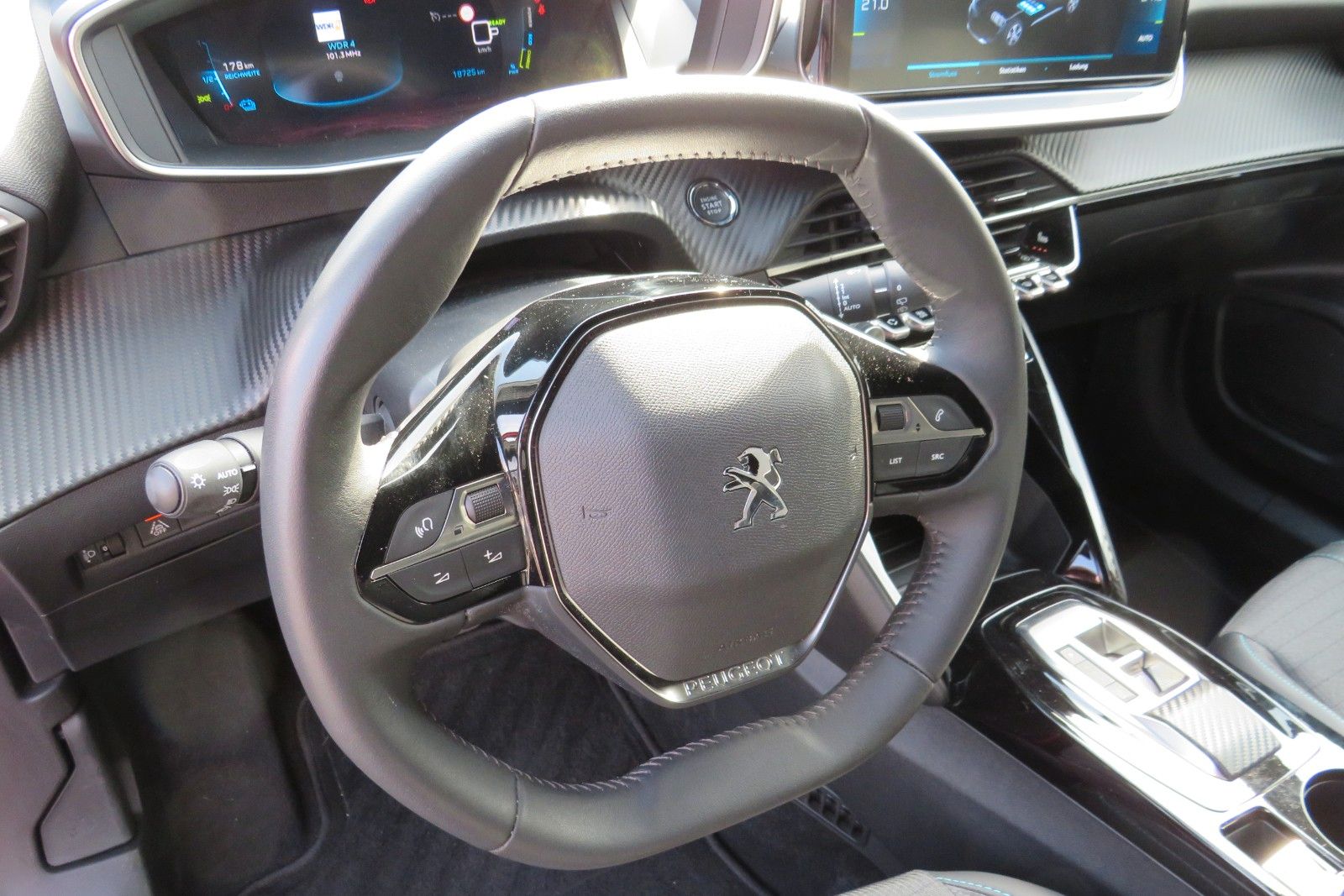 Fahrzeugabbildung Peugeot 2008 e- ALLURE NAVI GRA APP-CON SITZH. PDC 1.HD