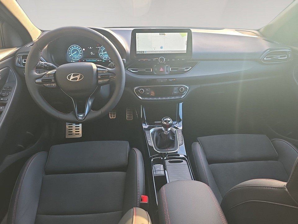 Fahrzeugabbildung Hyundai i30 1.5T 140PS N LINE Sitz Pano