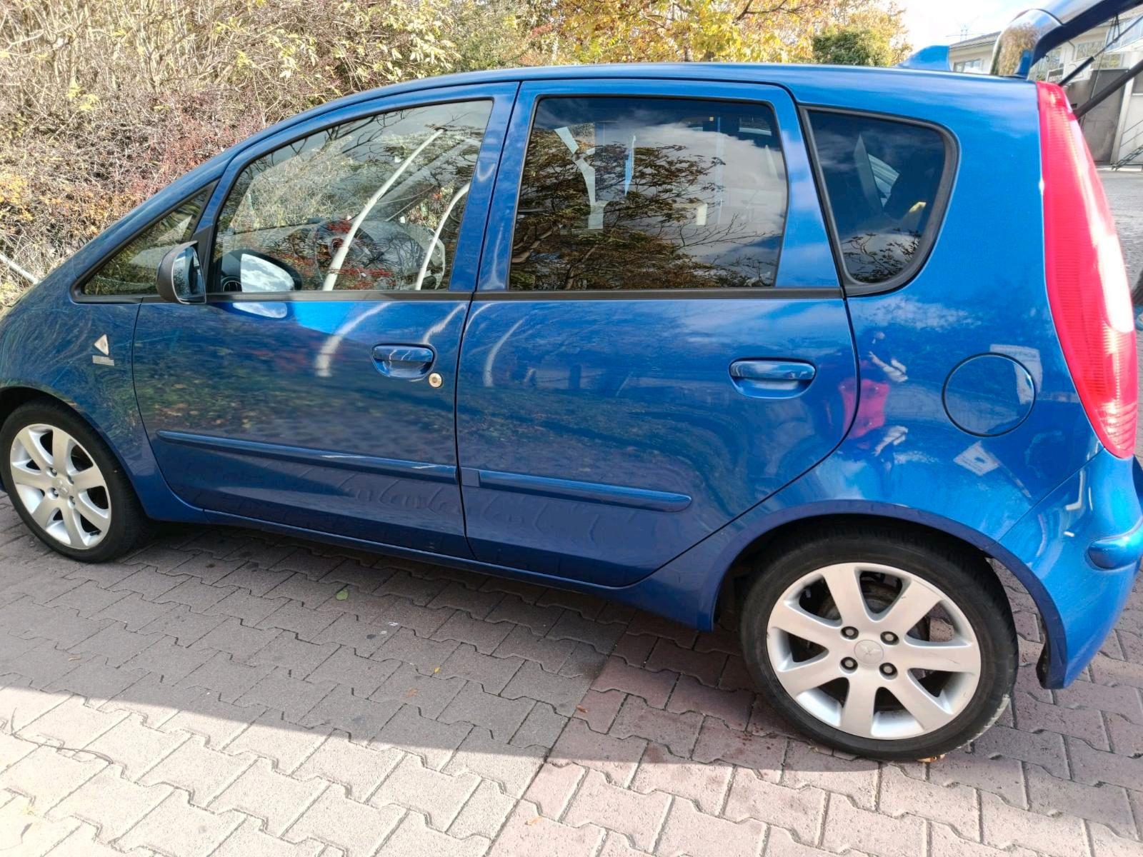 Mitsubishi Colt 2006 — interior