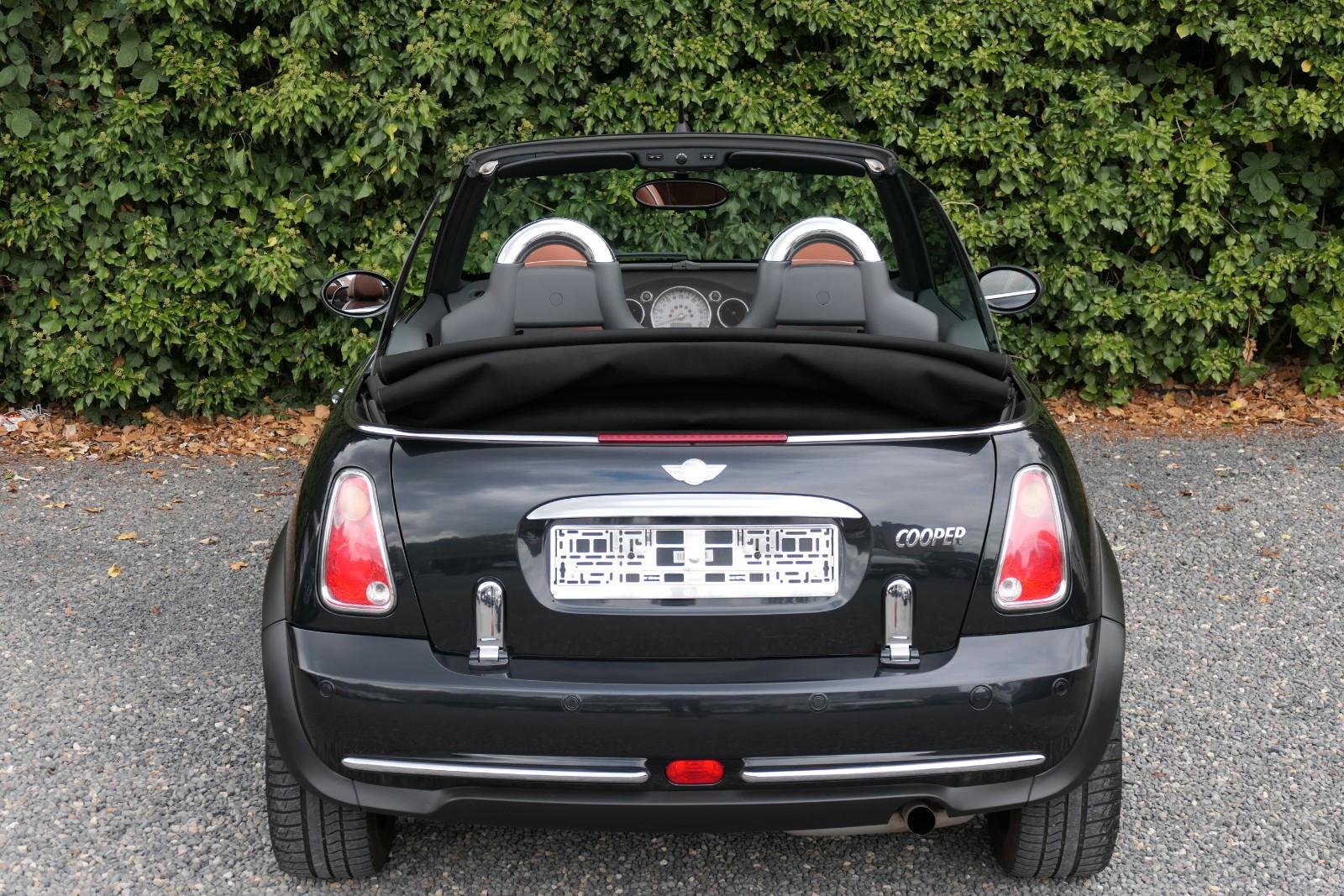 MINI Cooper S Cabrio Sidewalk* LEDER * PDC * TÜV *