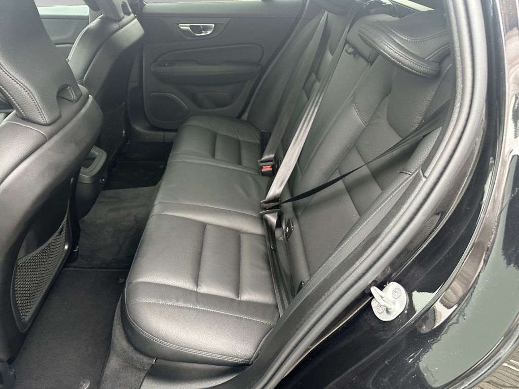 VOLVO V60 B4 B DKG Plus Dark 360° Frontscheibenheizung VOLVO V60 B4 B DKG Plus Dark 360° Frontscheibenheizung