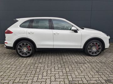 Porsche Cayenne - 4