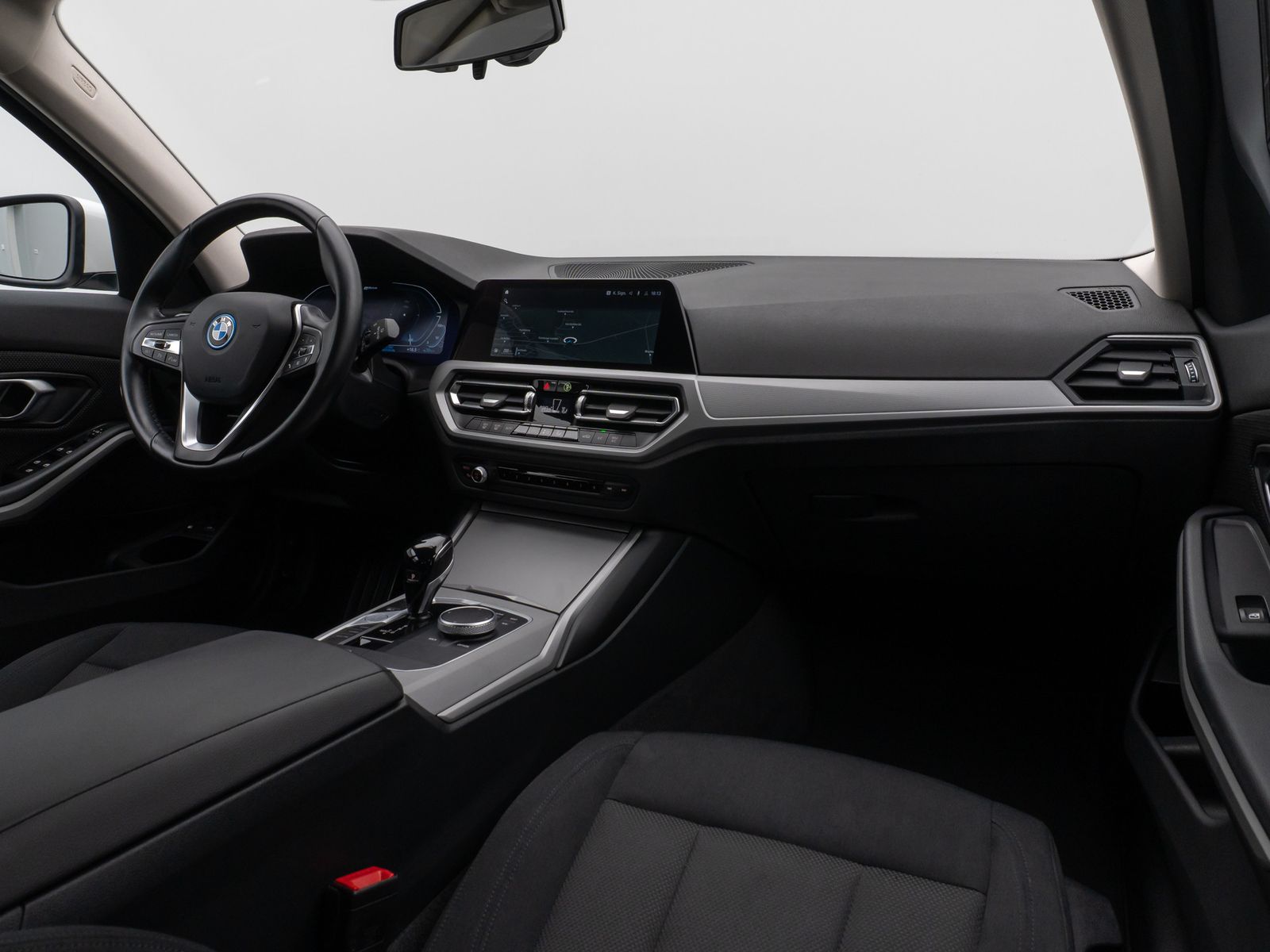 Fahrzeugabbildung BMW 320e DAB CockPitPro Alarm Geschwindigkeitsreg