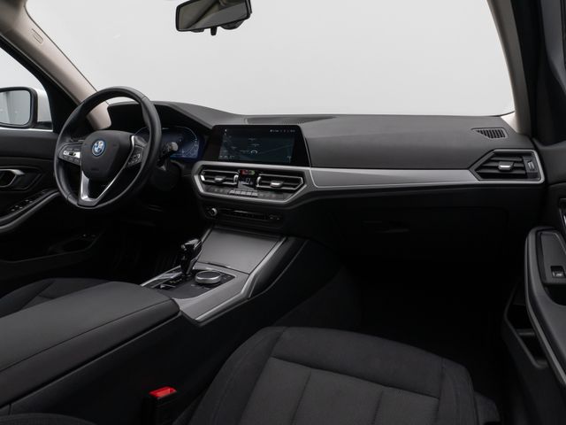 Foto Nummer 39: BMW 320e