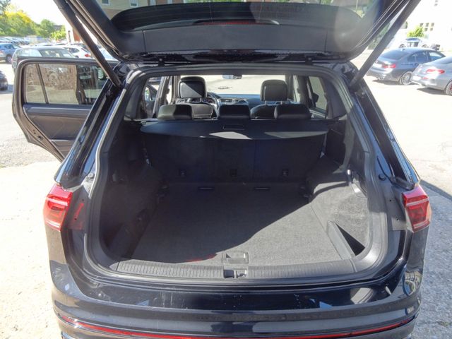 Fahrzeugabbildung Volkswagen Tiguan Allspace R-Line/4x4/HUD/Pano/Matrix/AHK/