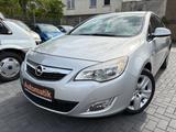 Opel Astra J Lim. 5-trg. Edition Klimaanlage!!! - Opel Astra aus 2010: J