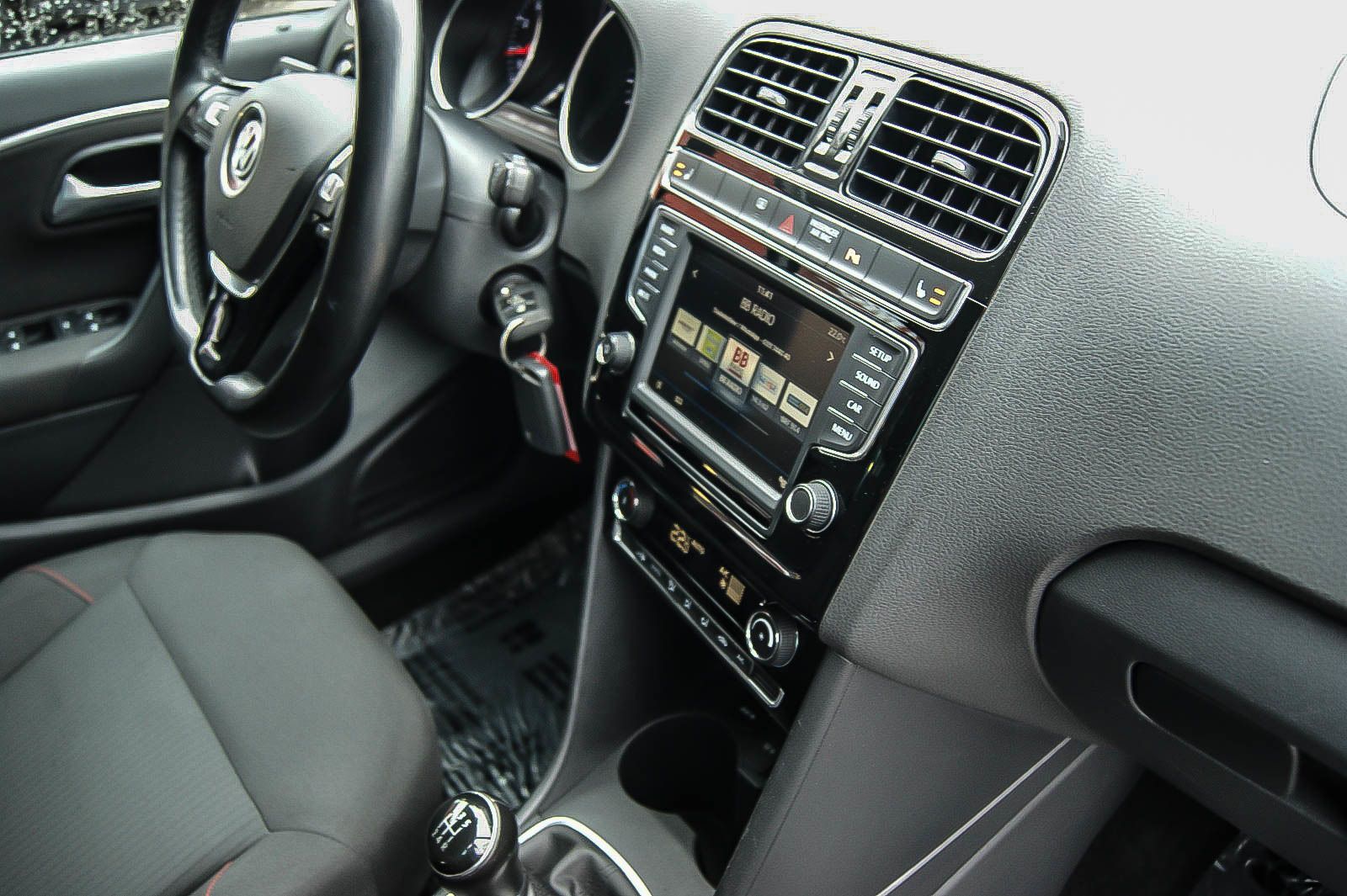 Fahrzeugabbildung Volkswagen Polo V 1.0 SOUND KLIMA SIHZG PDC TEMPOMAT 2.HAND