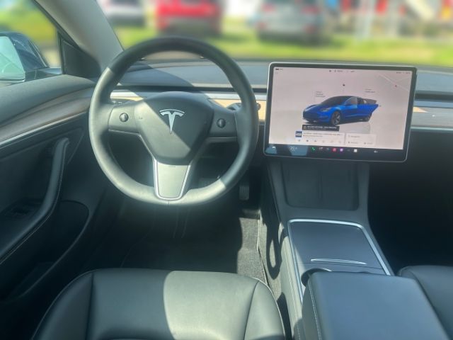 Fahrzeugabbildung Tesla Model 3 Basis RWD Soundsystem ACC El. Heckklappe