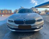 BMW 540i xDrive Touring Luxury Line - silberne BMW 540
